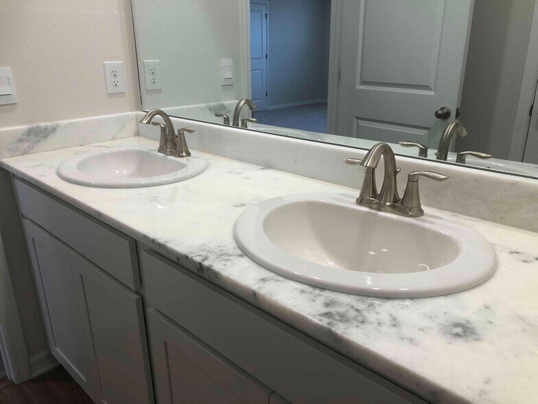 Building Photo - 5715 Silver Feather Way