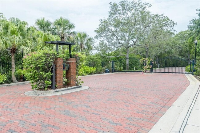 Building Photo - 2876 Bayshore Trails Dr