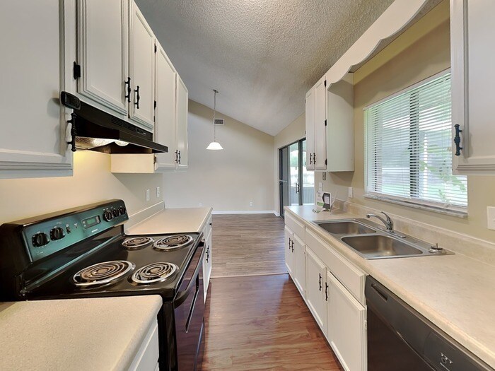 Building Photo - 1685 Farm Way