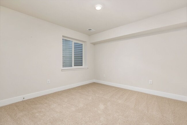 Building Photo - 118 Munsee Cir