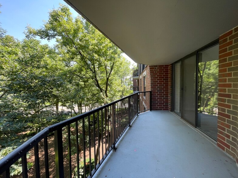 Building Photo - 509 Aurora Ave
