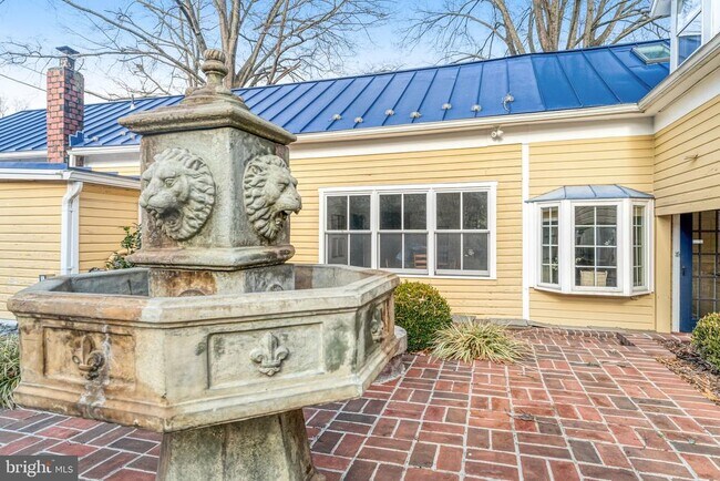 Building Photo - 7153 Main St