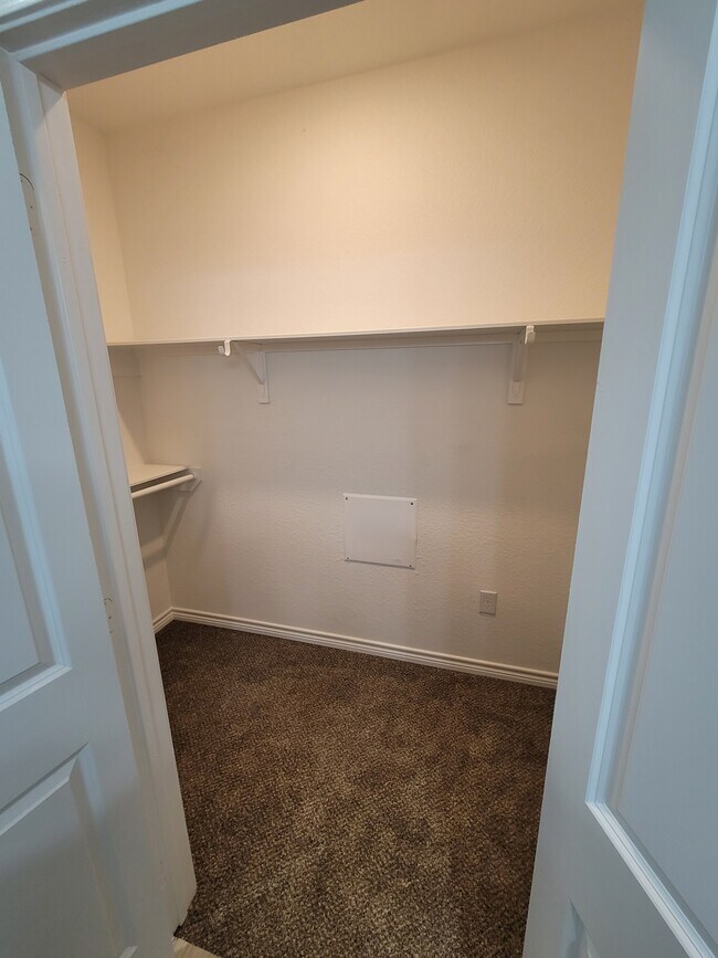 Building Photo - 11750 White Cedar St