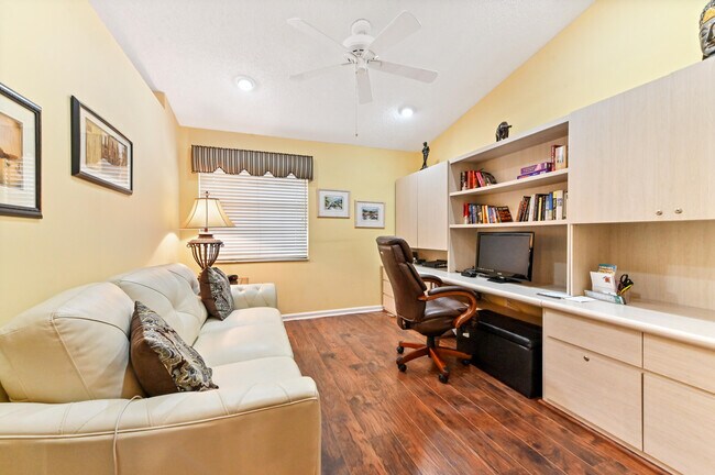 Building Photo - 9553 Shadybrook Dr