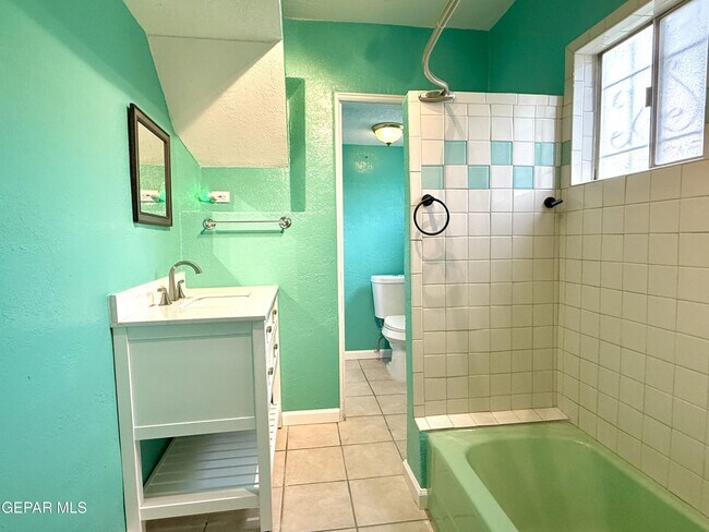 Building Photo - 611 New York Ave