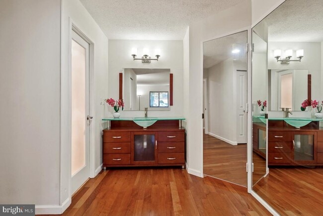 Building Photo - 5904 Mt Eagle Dr