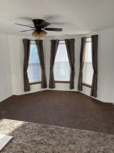 Building Photo - 301 W Abriendo Ave