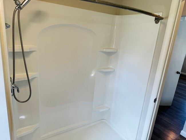 Building Photo - Dog Friendly 4 Bedroom - Billings West End