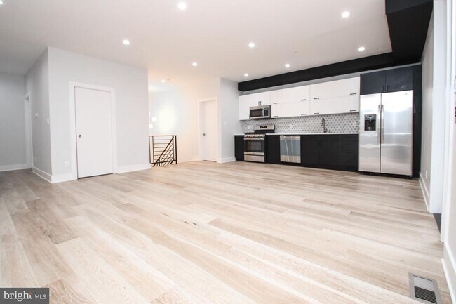 Building Photo - 810 N Uber St