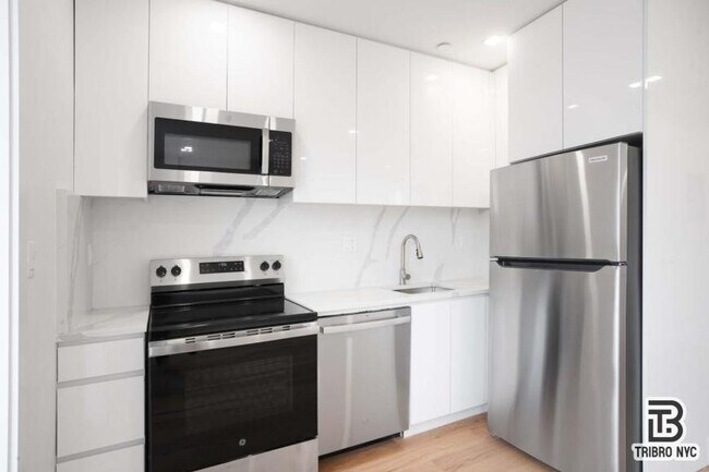 Building Photo - 2 bedroom in BROOKLYN NY 11205