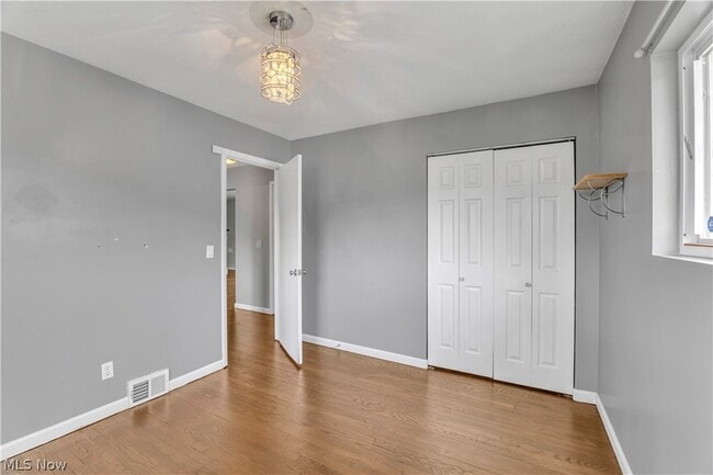 Building Photo - 325 Thelma Dr