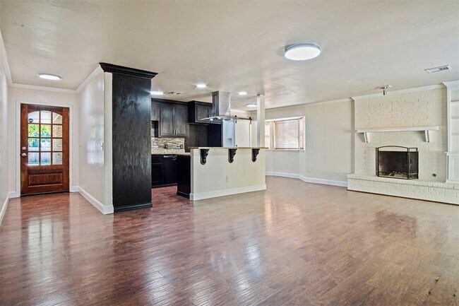 Building Photo - 625 Hawthorne Pl