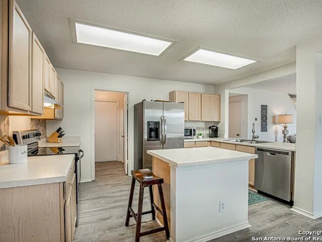 Building Photo - 7822 Encanto Vis Dr