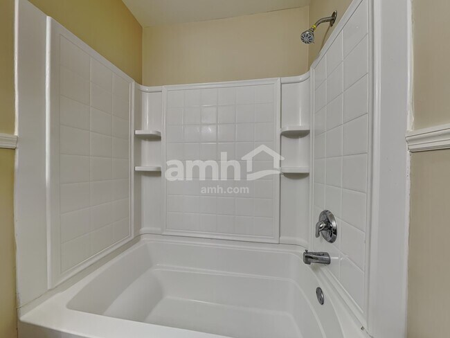 Building Photo - 60 Summer Hill Way