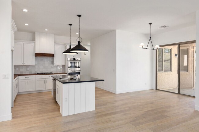 Building Photo - Amazing Home in Gold Canyon backing to Sta...