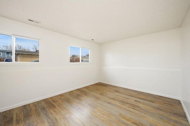 Building Photo - 569 S Edinburgh Dr