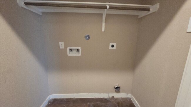 Building Photo - 9720 Grosbeak Ln