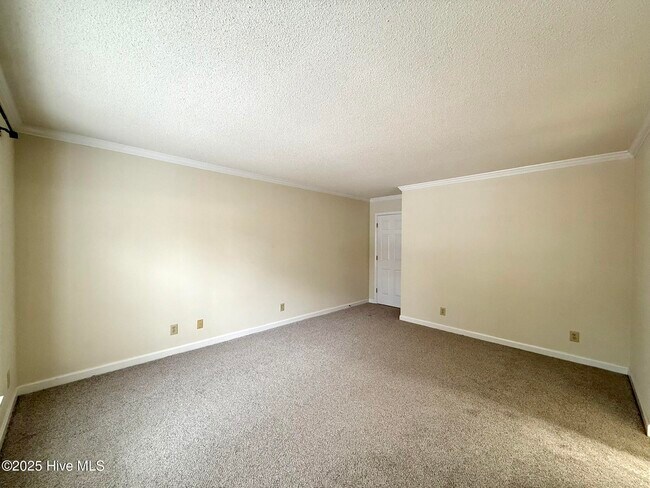 Building Photo - 261 Tall Trees Dr