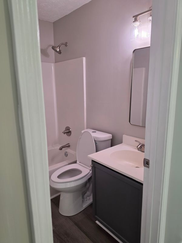Building Photo - 515 Baron Dr