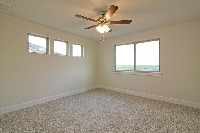 Building Photo - 555 White Steppe Way