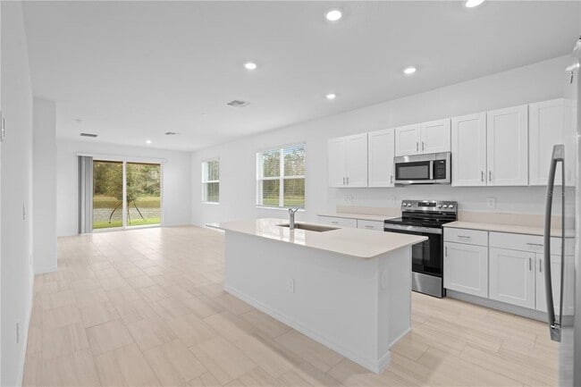 Building Photo - 18156 Pleasantview Blvd