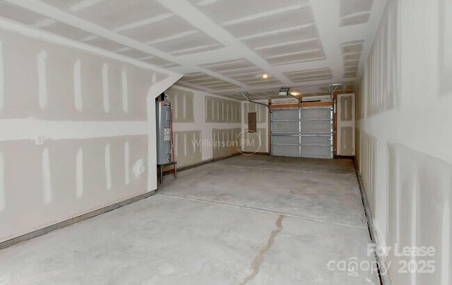 Building Photo - 2043 Clarksdale Dr