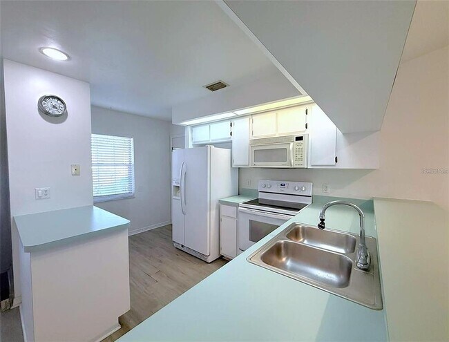 Building Photo - 504 Rose Apple Cir