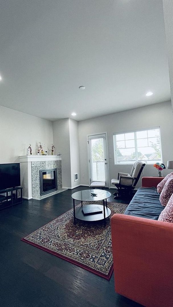 Building Photo - Highly sought-after townhome at Mill Creek Meadows with 2 Bed and 2.5 Bath