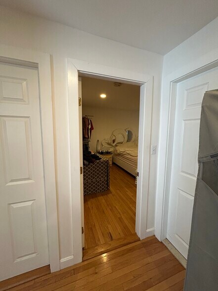 Building Photo - 22 Broadlawn Park