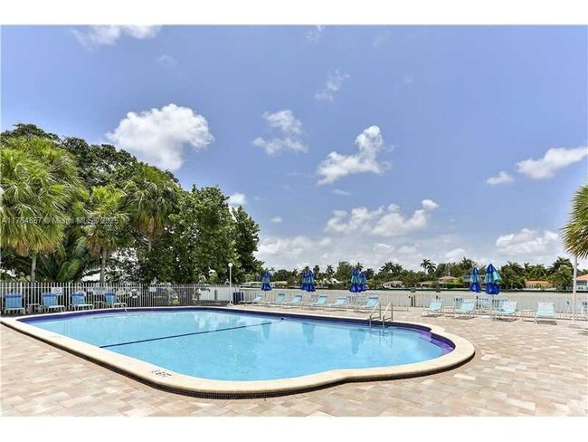 Building Photo - 1455 N Treasure Dr