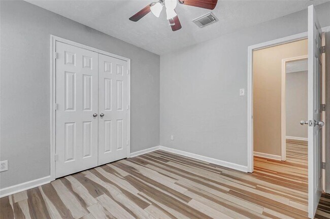 Building Photo - 18455 Sunrise Pines Dr