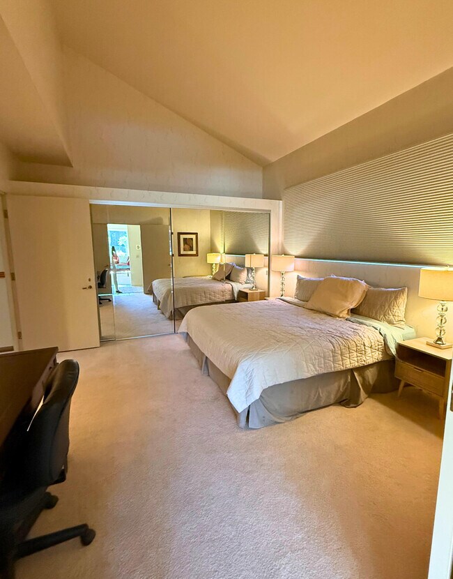 Building Photo - 253 Kavenish Dr