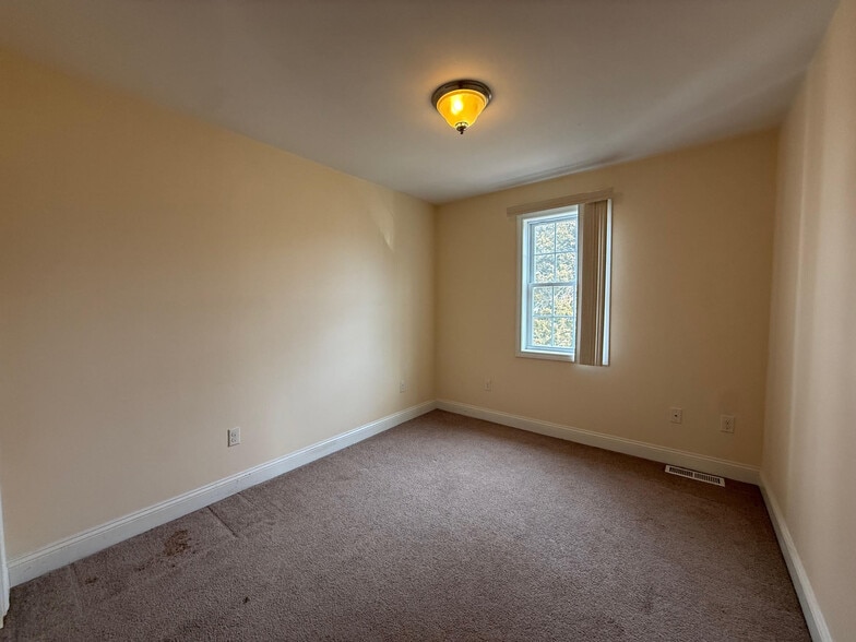 Building Photo - 34 Bingham Ave