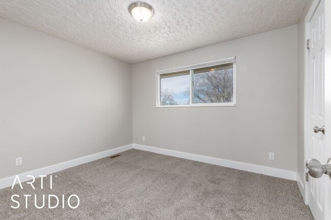 Building Photo - Move-In Ready! Beautiful 3-Bedroom Home in...