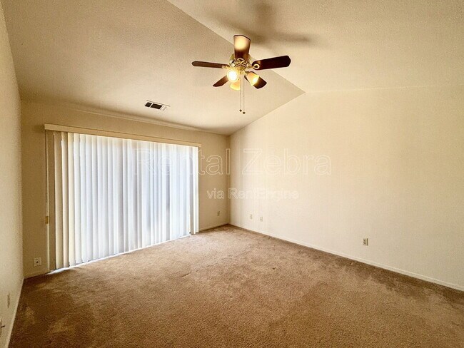 Building Photo - 3068 W Queens Cir