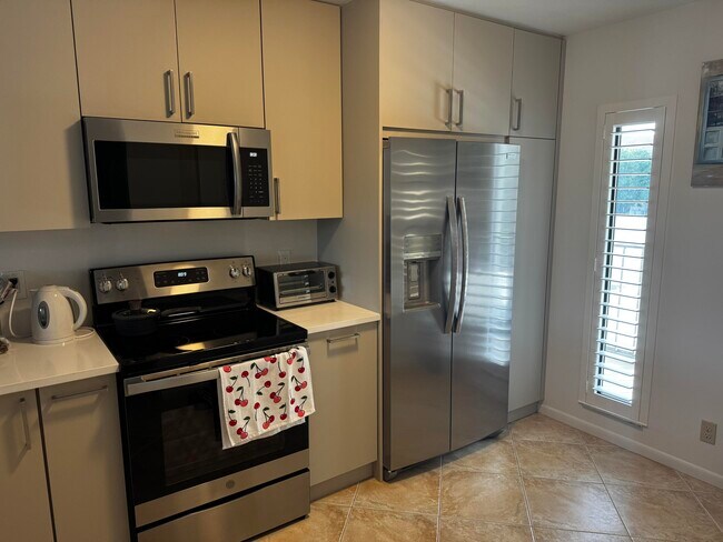 Building Photo - 22 Royal Palm Way