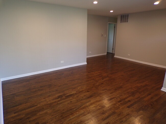 Building Photo - 1345 Forest Ave