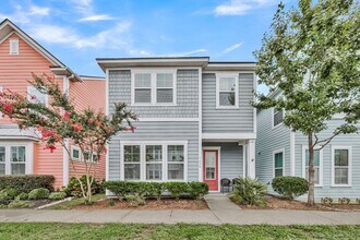 Building Photo - Charming Partially Furnished 3BR/2.5BA Home in the Heart of Park Circle — Available for Quick Mov...