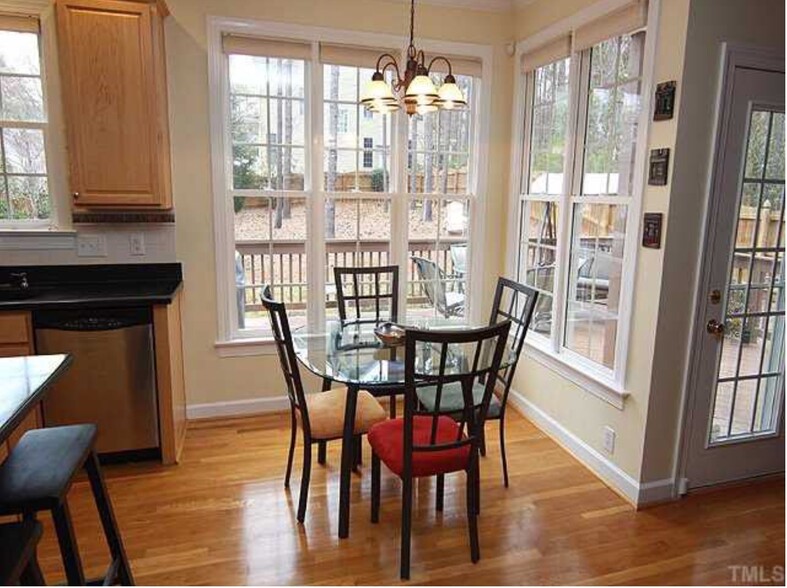 Breakfast nook - 101 Caymus Ct