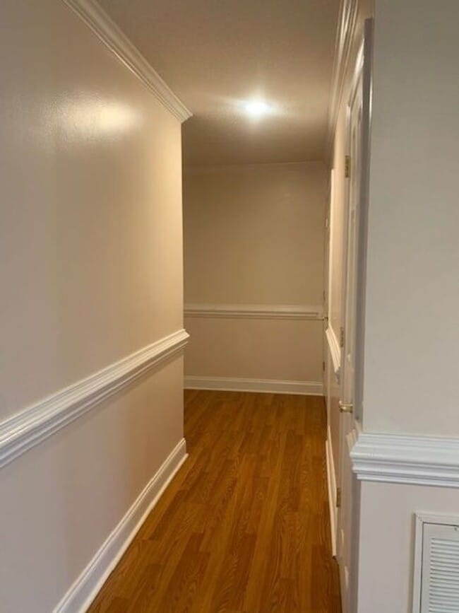 Building Photo - 2 bedroom 2 bath unit- Close to tanglewood!