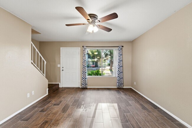 Building Photo - Beautifully maintained 3-bedroom, 2.5-bath Condo in the heart of Phoenix!