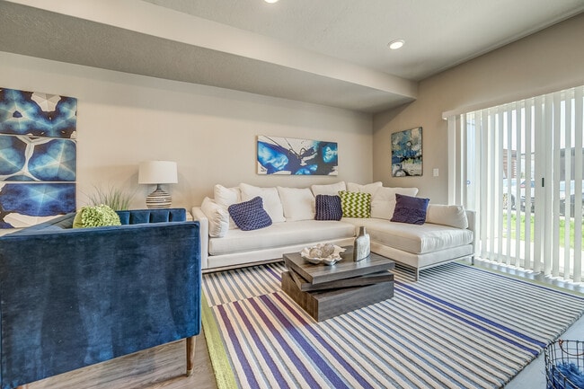 Building Photo - 573 E 210 N