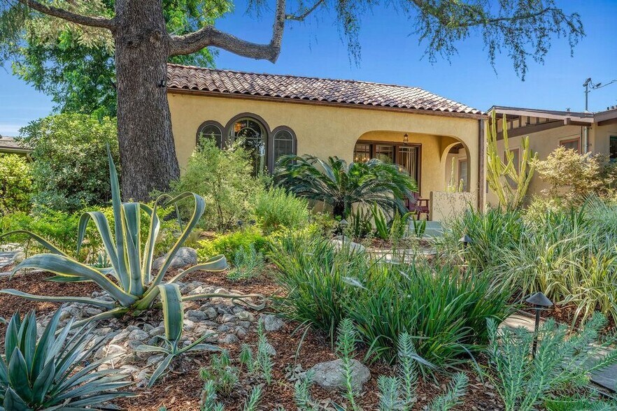 Primary Photo - 1053 N Mar Vista Ave