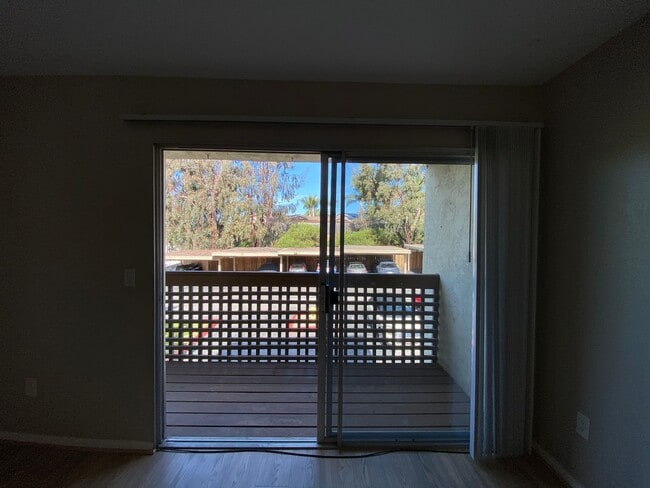 Building Photo - 2 Bedroom Condo in Arbor Hills Gated Community