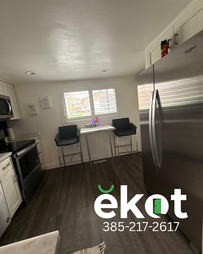 Building Photo - Birtok-500 South-1267