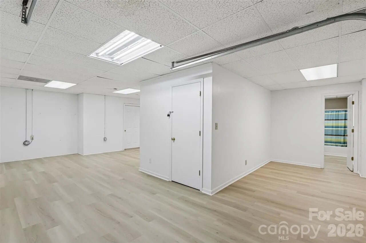 Building Photo - 3010 Eaker Dr
