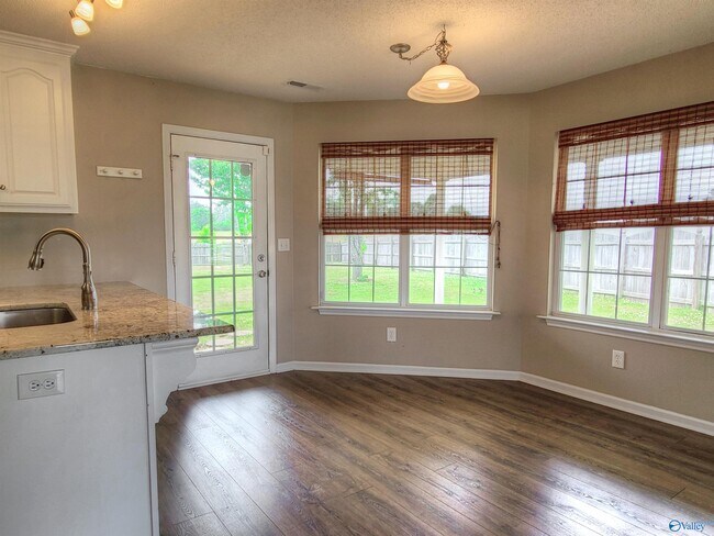 Building Photo - 241 Misty Cove Ct