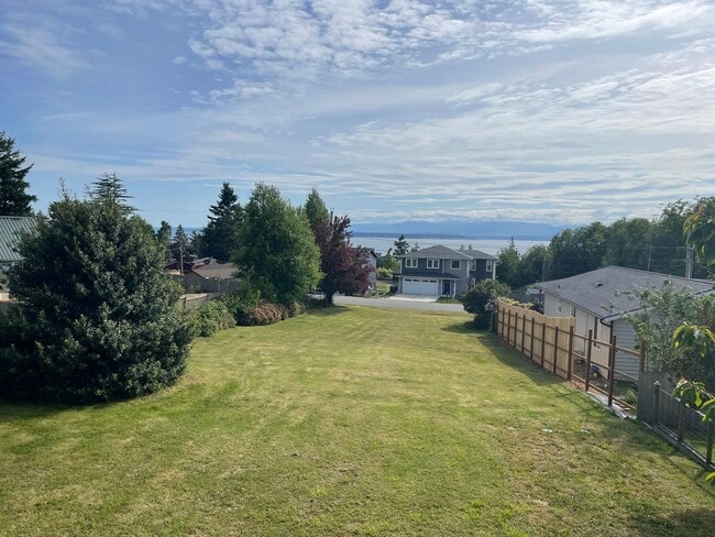 Building Photo - Spacious Admirals Cove Home with Recent Up...