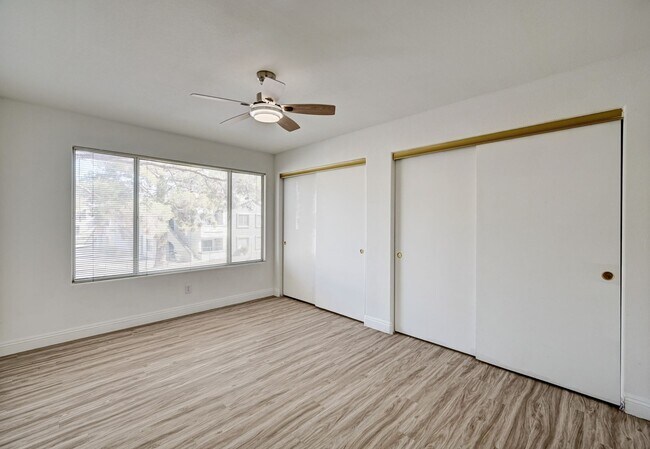 Building Photo - Great 2 bedroom 2 bathroom upstairs condo!