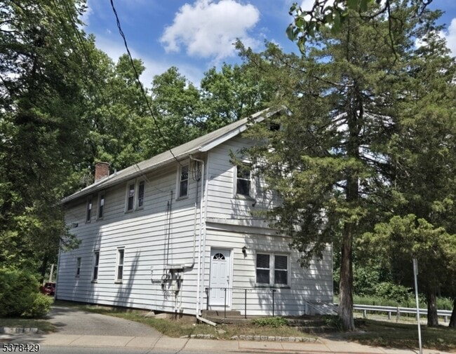 Building Photo - 128 1st St